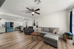 140 Shirley Dr, Lacy Lakeview, TX 76705 - Photo 3