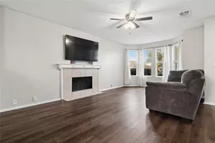 1507 Wavecrest Dr, Glenn Heights, TX 75154 - Photo 3