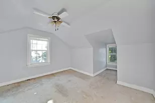 1228 W Gambrell St, Fort Worth, TX 76115 - Photo 29