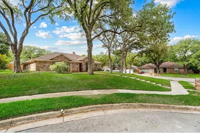 3804 Berkshire Court, Bedford, TX 76021 - Photo 3