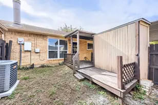 22 E Townhouse Ln, Grand Prairie, TX 75052 - Photo 15