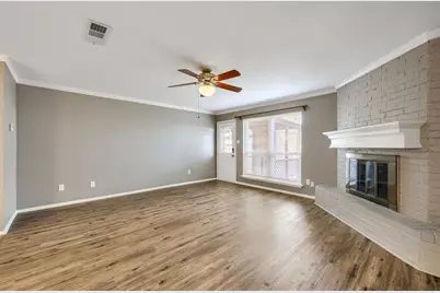 22 E Townhouse Lane #31, Grand Prairie, TX 75052 - Photo 9
