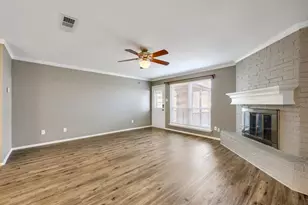 22 E Townhouse Ln, Grand Prairie, TX 75052 - Photo 9