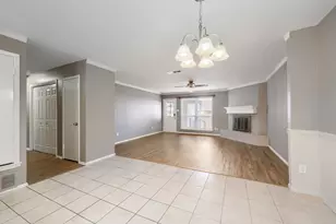 22 E Townhouse Ln, Grand Prairie, TX 75052 - Photo 5