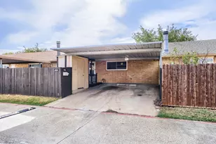 22 E Townhouse Ln, Grand Prairie, TX 75052 - Photo 17