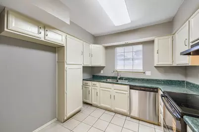 22 E Townhouse Lane #31, Grand Prairie, TX 75052 - Photo 7