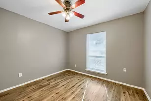 22 E Townhouse Ln, Grand Prairie, TX 75052 - Photo 11