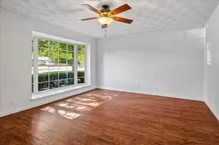 1228 Farnham Ct E, Irving, TX 75062 - Photo 5
