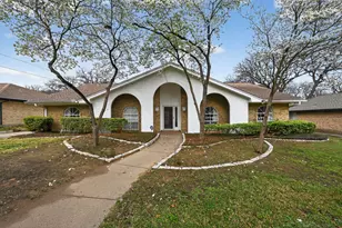 704 Castlewood Ln, Arlington, TX 76012 - Photo 1
