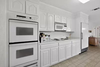 704 Castlewood Lane, Arlington, TX 76012 - Photo 11