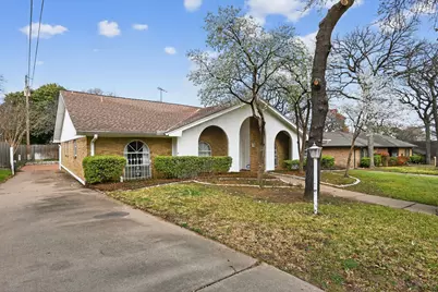 704 Castlewood Lane, Arlington, TX 76012 - Photo 3