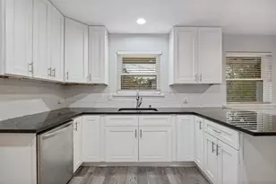 1585 E Kiest Blvd, Dallas, TX 75216 - Photo 9