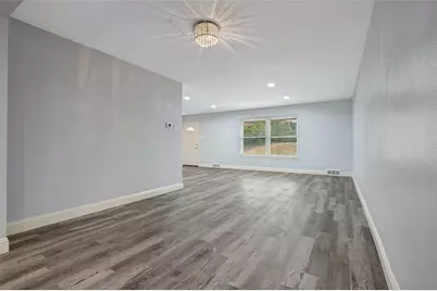 1585 E Kiest Boulevard, Dallas, TX 75216 - Photo 7