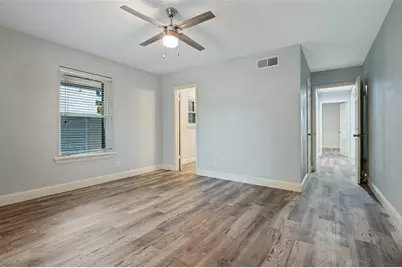 1585 E Kiest Boulevard, Dallas, TX 75216 - Photo 5