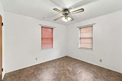 207 Cresthill Drive, Lacy Lakeview, TX 76705 - Photo 11