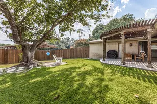 9864 Shoreview Rd, Dallas, TX 75238 - Photo 23