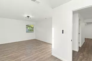 2002 Shawnee St, Denton, TX 76209 - Photo 9