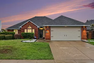 7925 Peregrine Trail, Arlington, TX 76001 - Photo 1