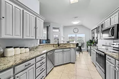 7925 Peregrine Trail, Arlington, TX 76001 - Photo 9