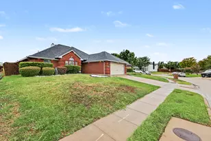 7925 Peregrine Trail, Arlington, TX 76001 - Photo 3