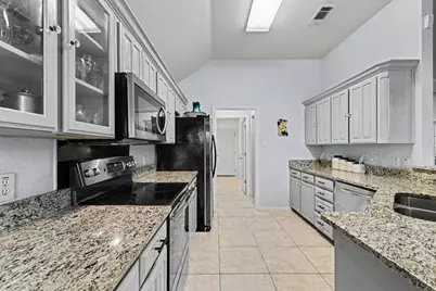 7925 Peregrine Trail, Arlington, TX 76001 - Photo 17