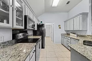 7925 Peregrine Trail, Arlington, TX 76001 - Photo 17