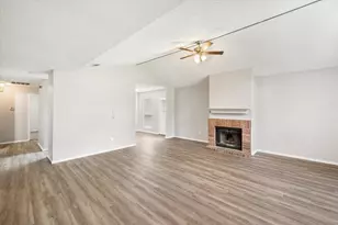 1217 Hidden Creek Dr, Mansfield, TX 76063 - Photo 5