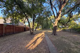 712 S Crockett St, Sherman, TX 75090 - Photo 5