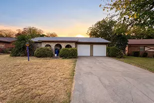 321 Quail Creek Dr, Crowley, TX 76036 - Photo 1