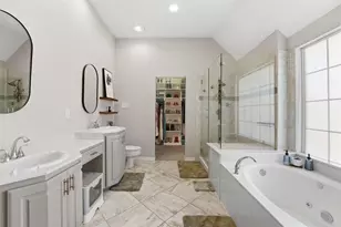8609 Old Oak Dr, Irving, TX 75063 - Photo 9