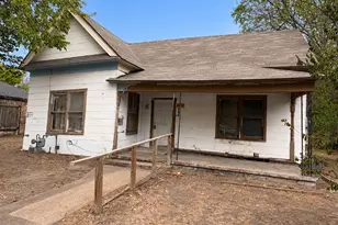 808 W 11th Ave, Corsicana, TX 75110 - Photo 1
