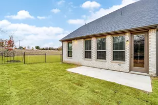 800 Homeplace Cir, Mansfield, TX 76063 - Photo 37