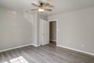 2620 Wilkinson Avenue, Fort Worth, TX 76103 - Photo 17
