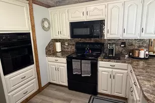 298 Desoto St, Jefferson, TX 75657 - Photo 5