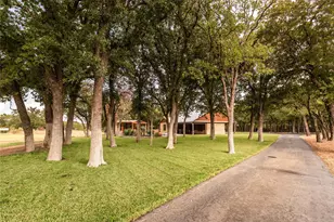 423 Brazos St, Bowie, TX 76230 - Photo 23