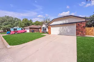 2916 Creekwood Ln, Fort Worth, TX 76123 - Photo 3