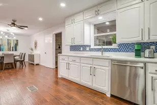 2306 Cypress Dr, Grand Prairie, TX 75050 - Photo 5