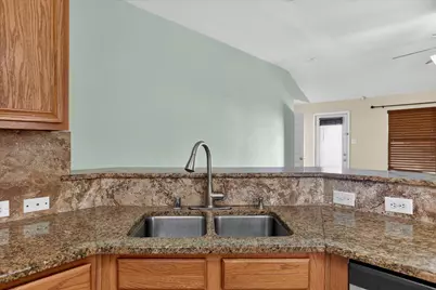 3041 Meadowbrook Drive, Grand Prairie, TX 75052 - Photo 7