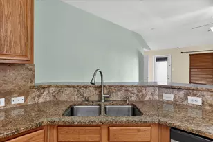 3041 Meadowbrook Dr, Grand Prairie, TX 75052 - Photo 7