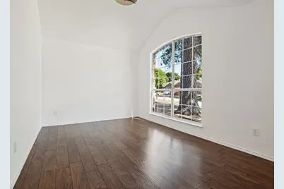 536 Cross Ridge Circle N, Fort Worth, TX 76120 - Photo 3