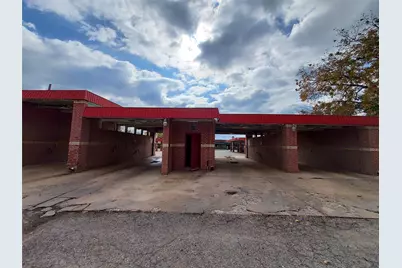 1406 Live Oak Street, Commerce, TX 75428 - Photo 9