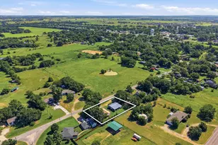 538 W Hughes St, Collinsville, TX 76233 - Photo 9