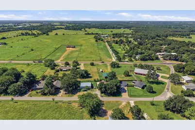 538 W Hughes Street, Collinsville, TX 76233 - Photo 3