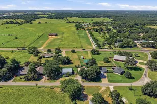 538 W Hughes St, Collinsville, TX 76233 - Photo 3