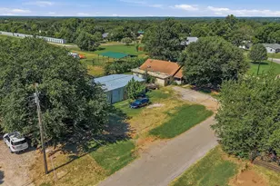 538 W Hughes St, Collinsville, TX 76233 - Photo 19