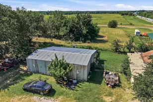 538 W Hughes St, Collinsville, TX 76233 - Photo 21
