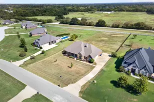 225 Diamond Rose Dr, Burleson, TX 76028 - Photo 11