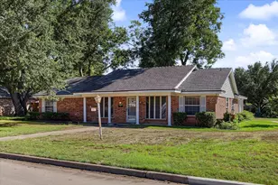 3845 Delmas Dr, Benbrook, TX 76116 - Photo 3