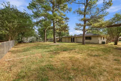 1111 Elmwood Street, Gainesville, TX 76240 - Photo 33