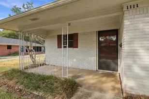 1111 Elmwood St, Gainesville, TX 76240 - Photo 35